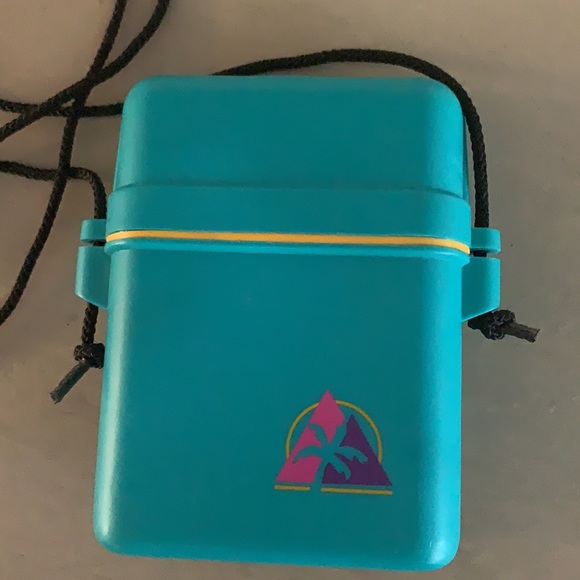 VTG 90s Container For Keys/Money Waterproof Beach - Picture 6 of 7